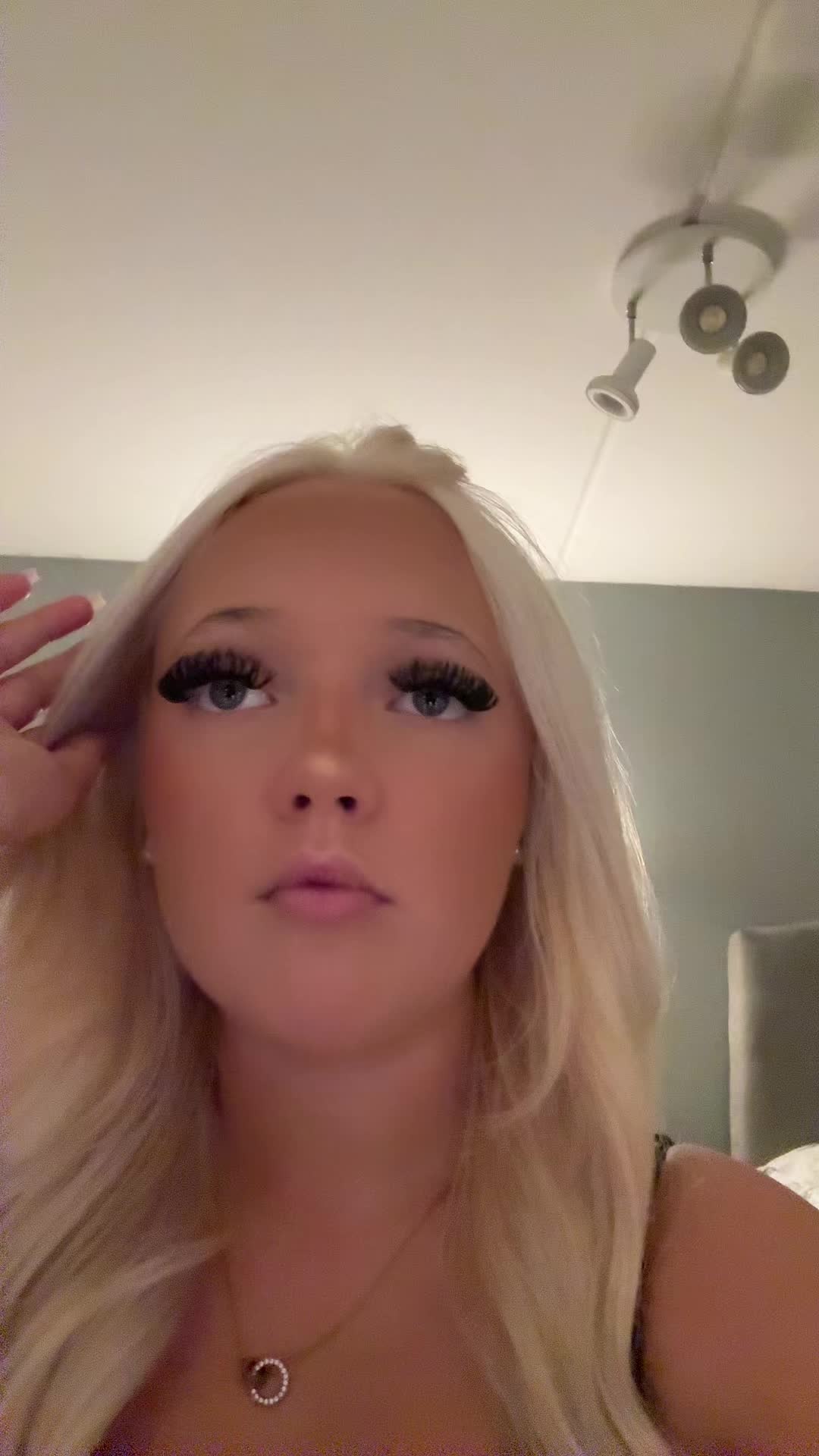@🫰🫰