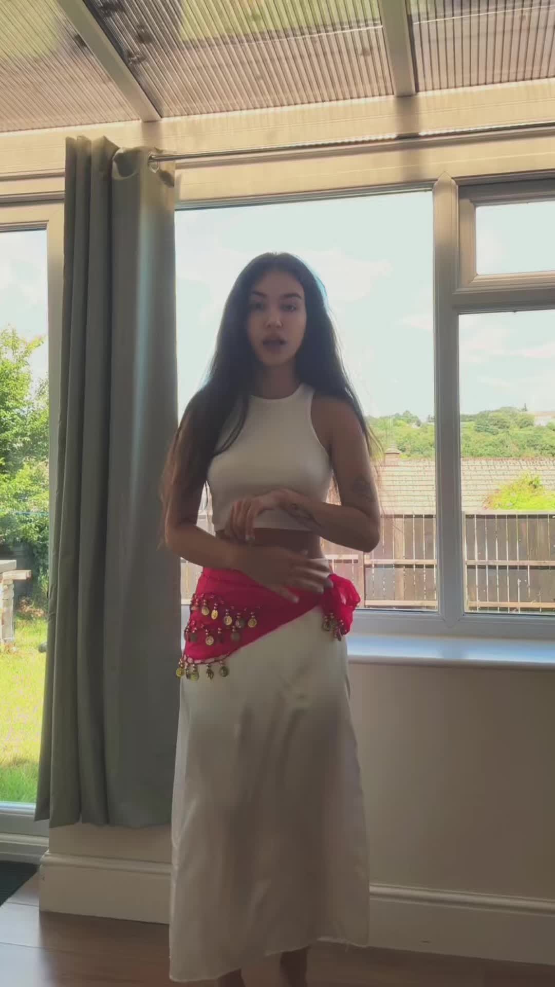 @lolabellydance
