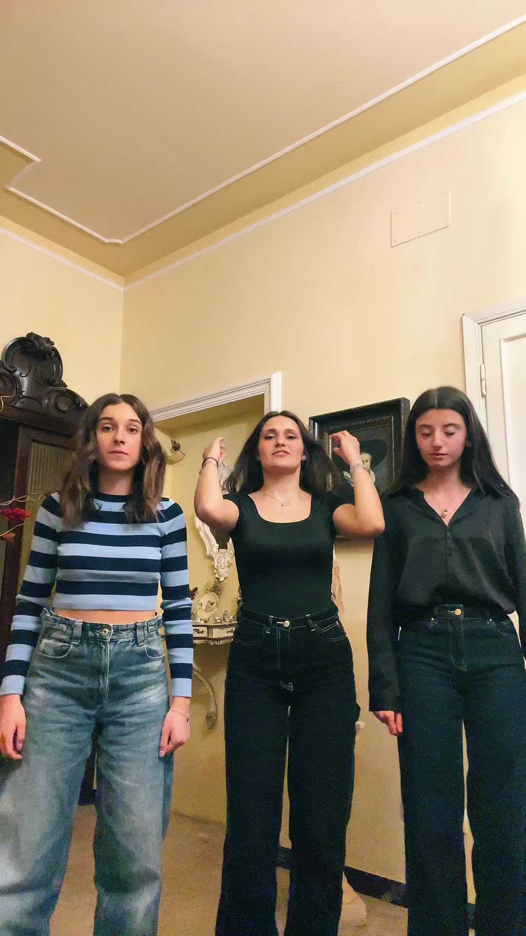 @eleシ