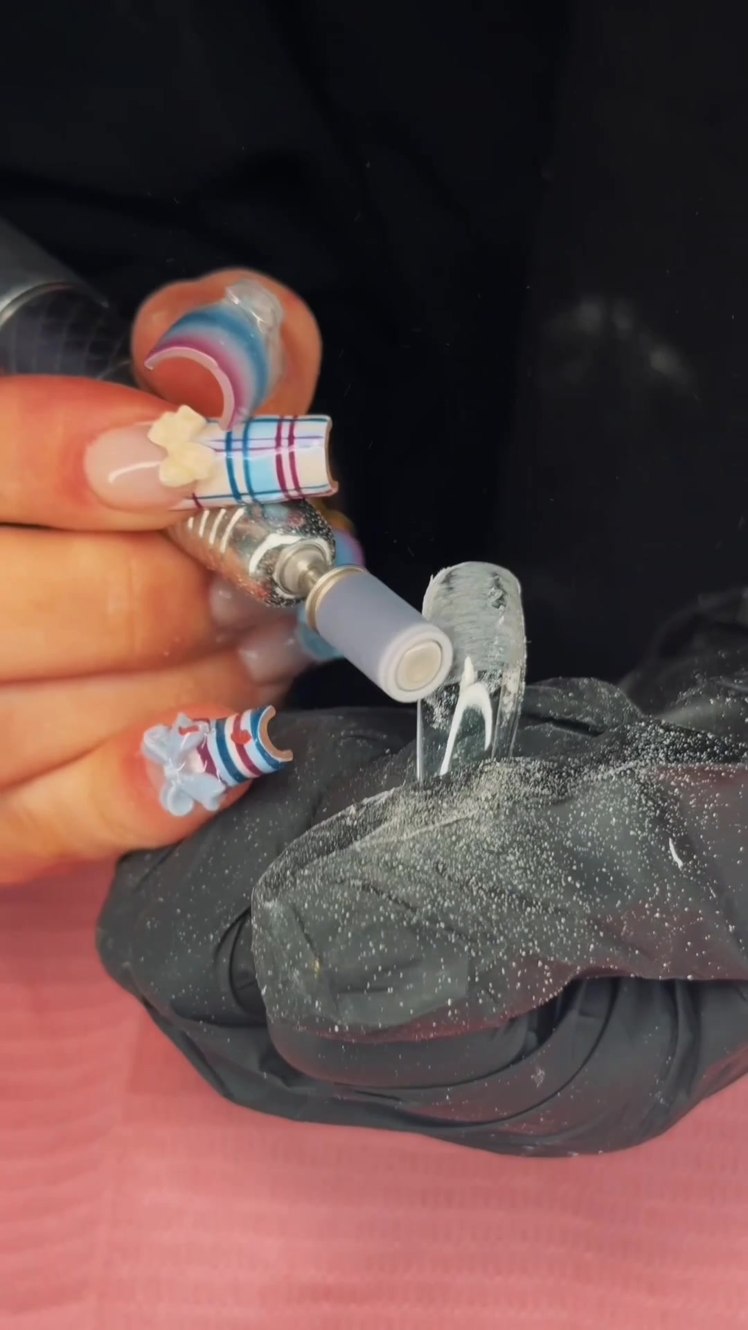@Nininails