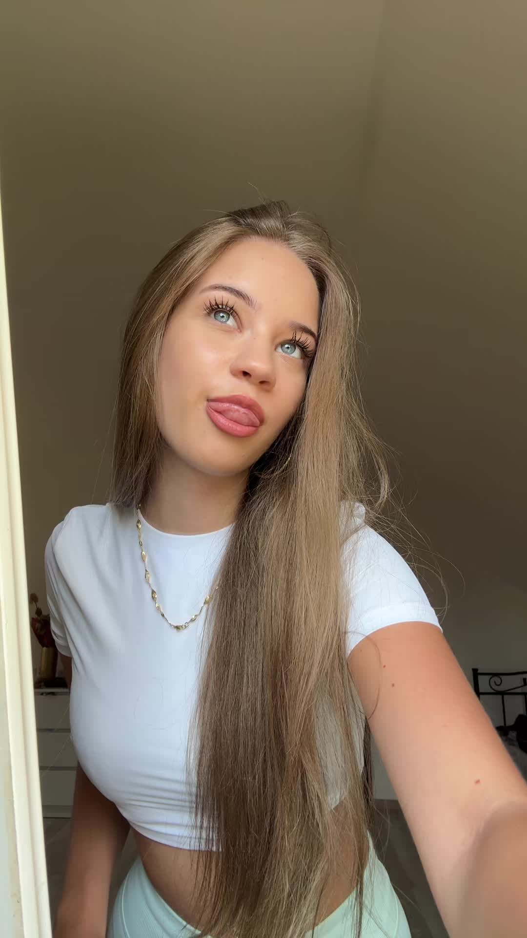 @𝓥𝓲𝓿𝓲𝓮𝓷