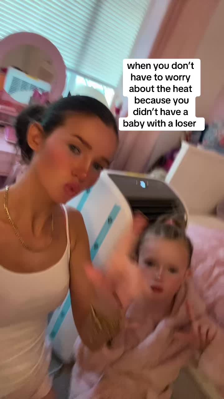 @Elliepaige3