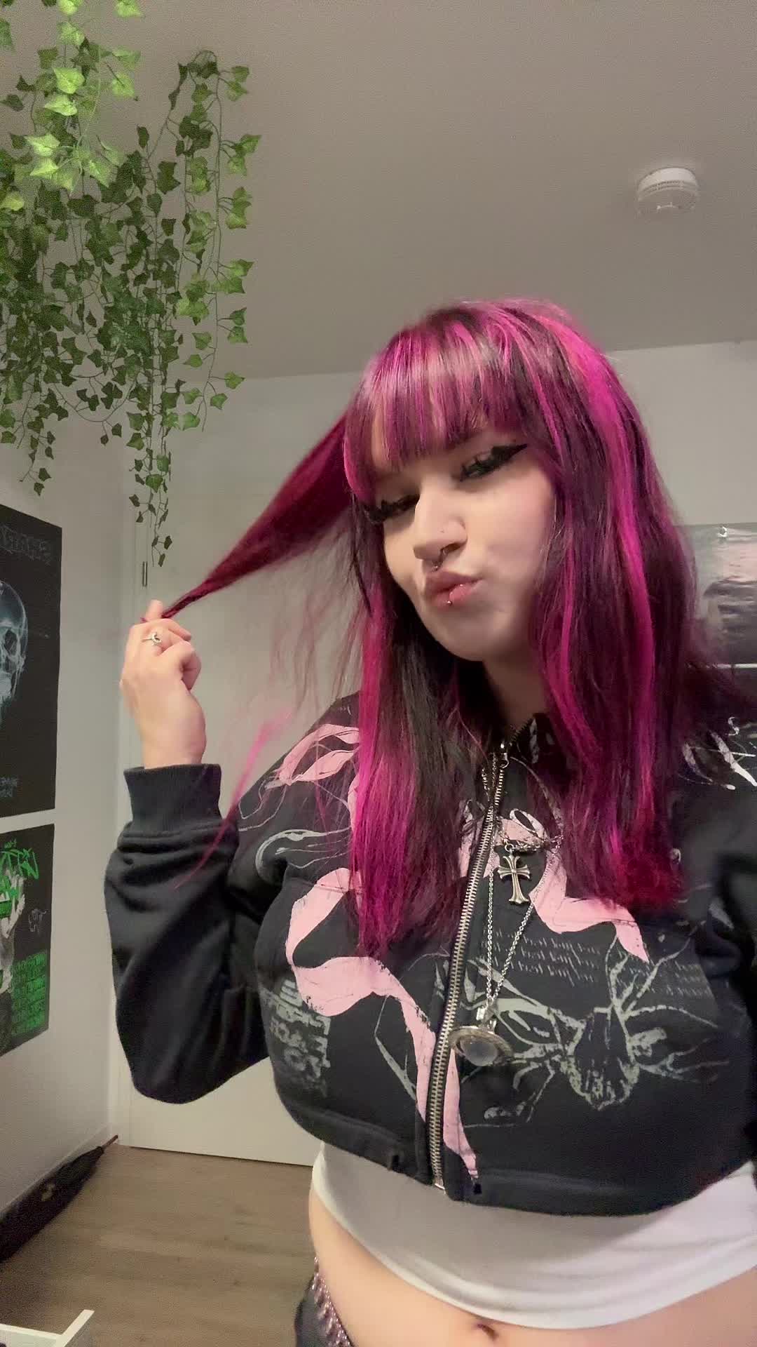 @lwyah . • ☆ . ° .•
