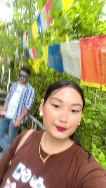 @Fareesha gurung🥂