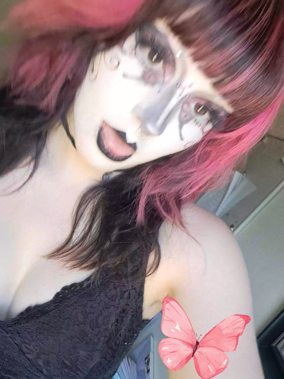 @Nat 🖤🦄