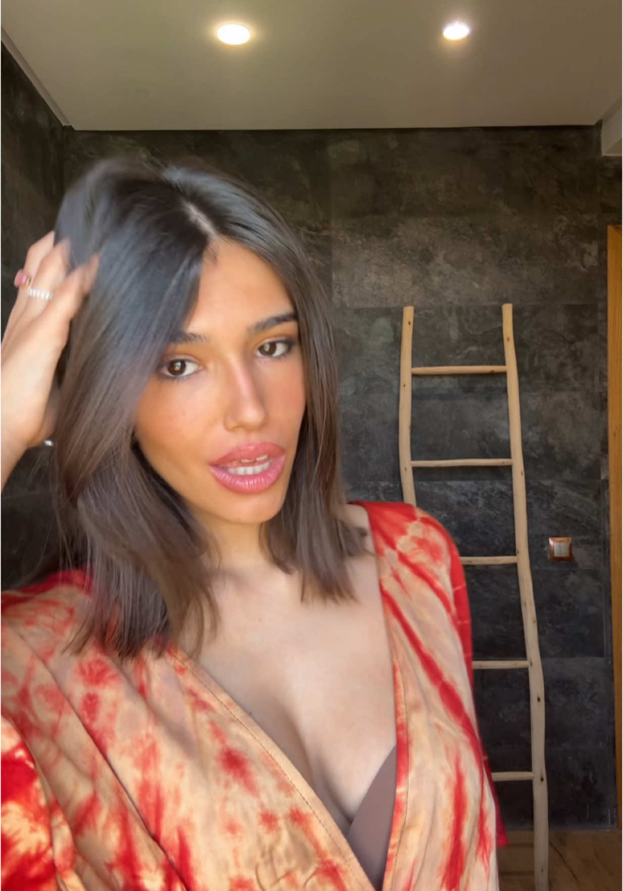 @V_L