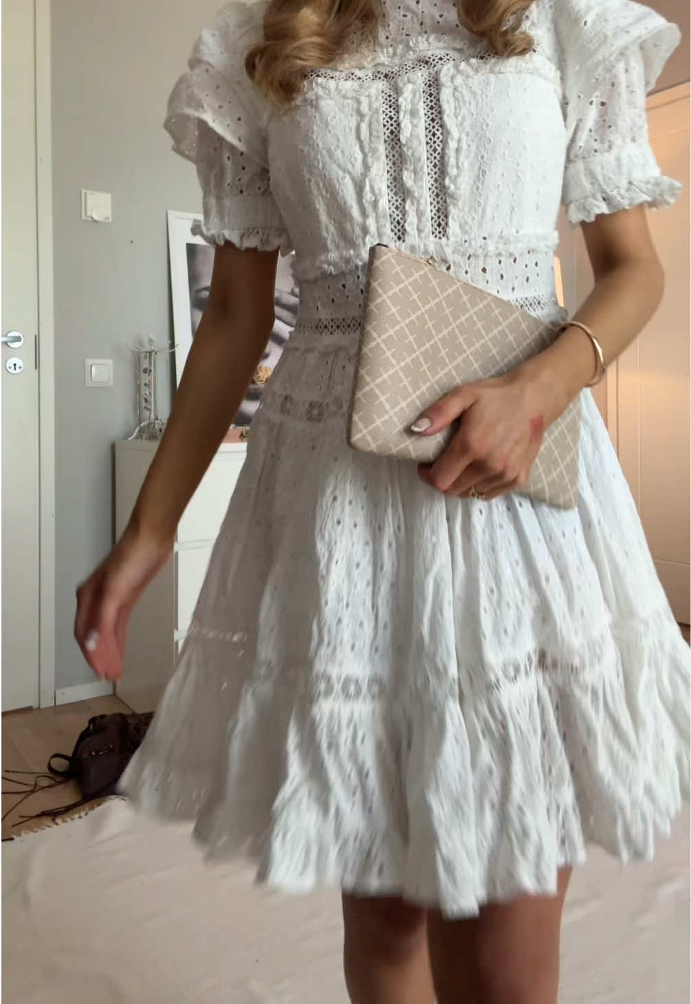 @𝐞𝐥𝐥𝐚