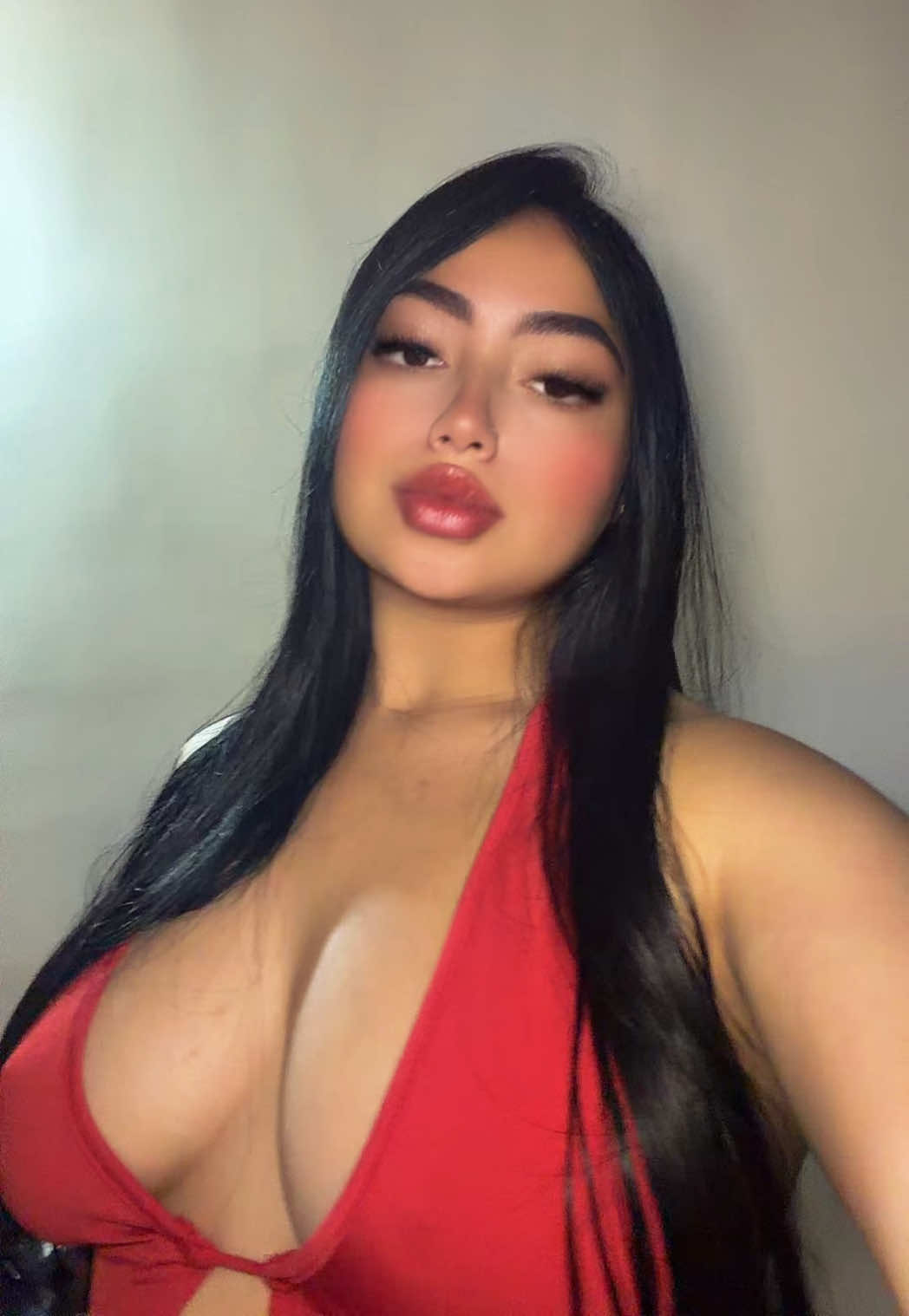 @VALENTINA♡.
