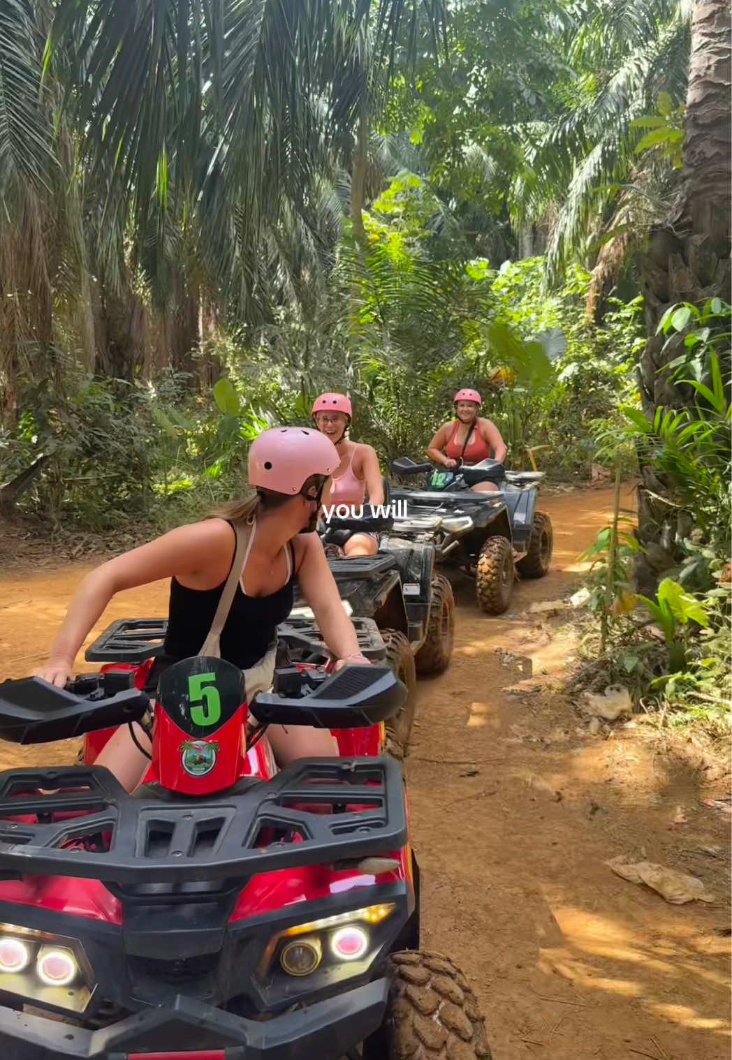 @Tia | thatgirlwhotravels