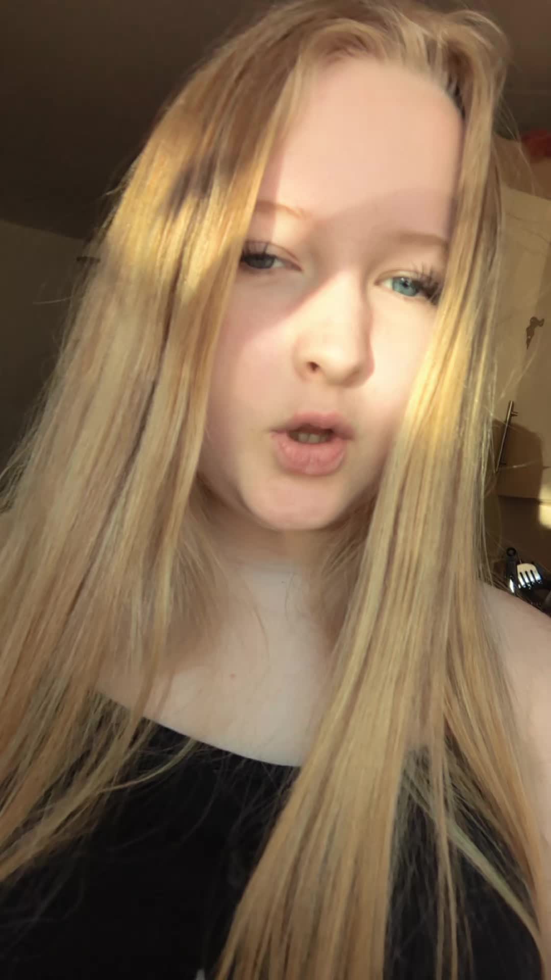 @⋆˚࿔ katie𝜗𝜚˚⋆