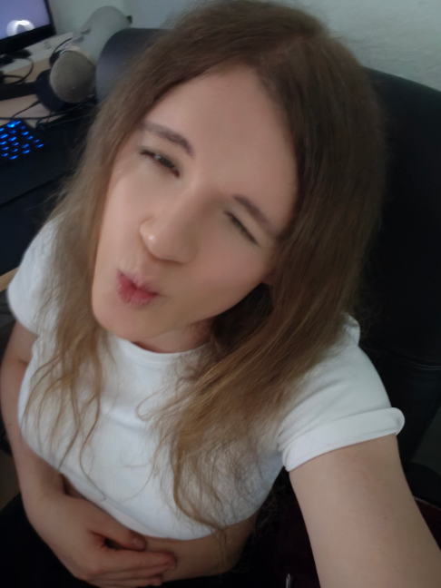 @Laurababyemily