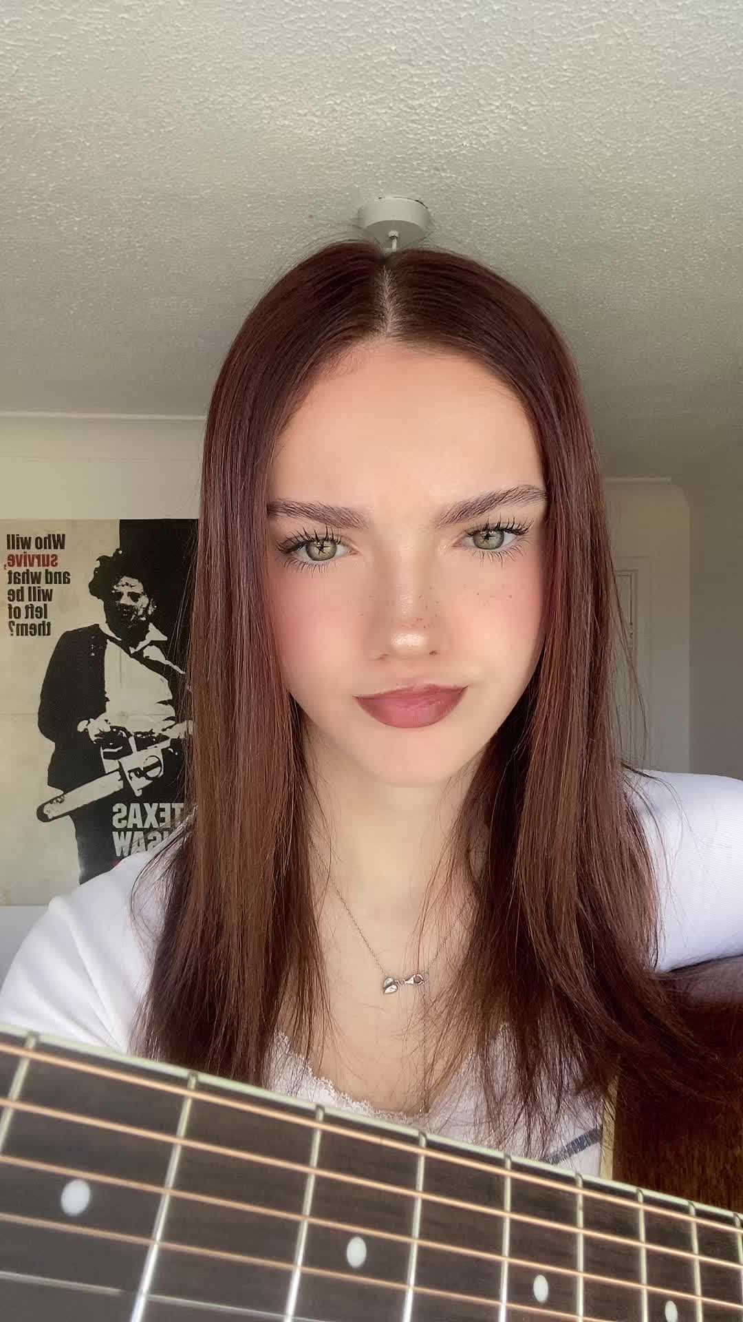 @Chlo🎸