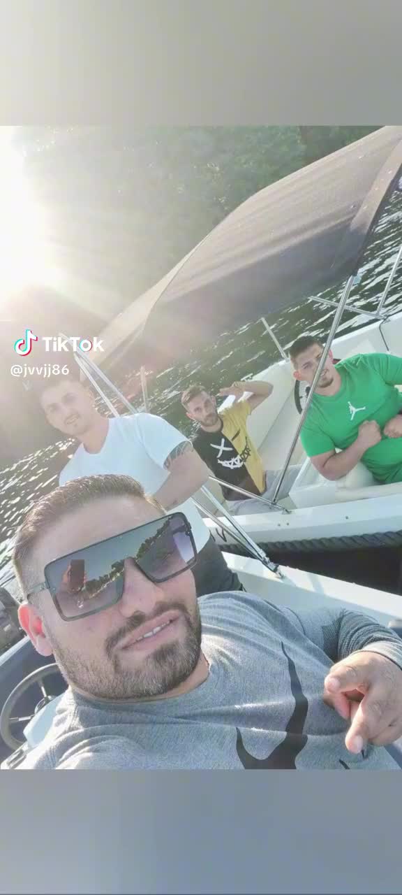 @Viktor J&oacute;n&aacute;s