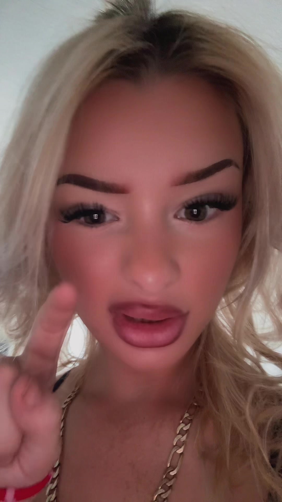 @Elliequigley