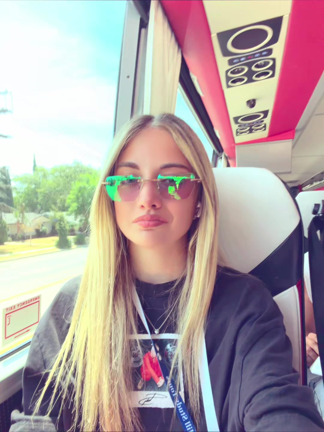 @👸🏼