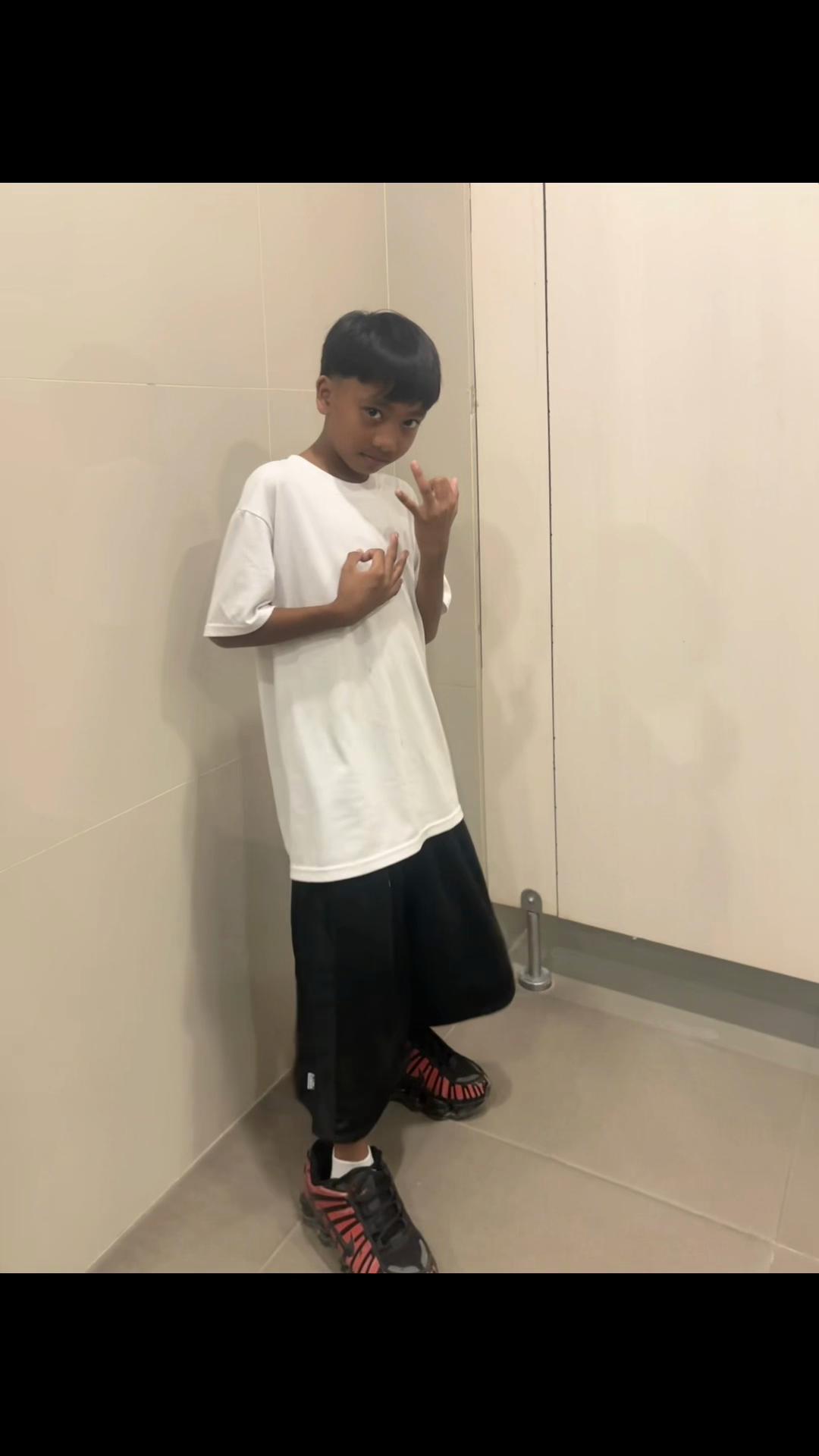 @4E&Oslash;FROMQUEZONPROVINCE