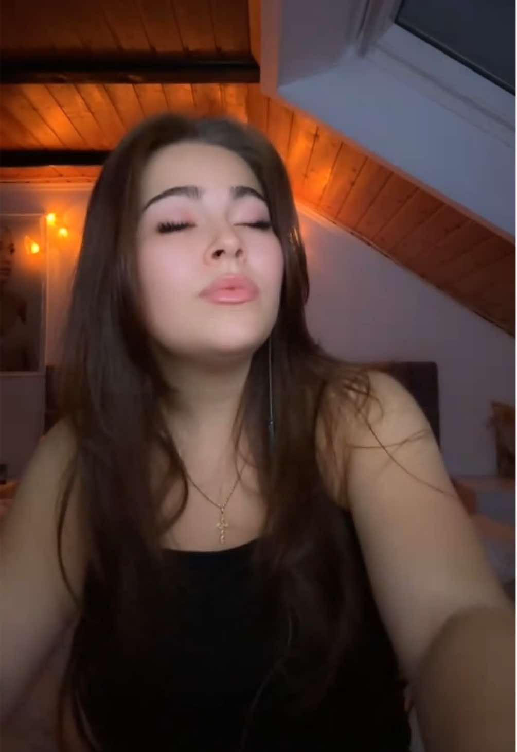 @𝐄𝐋𝐋𝐘