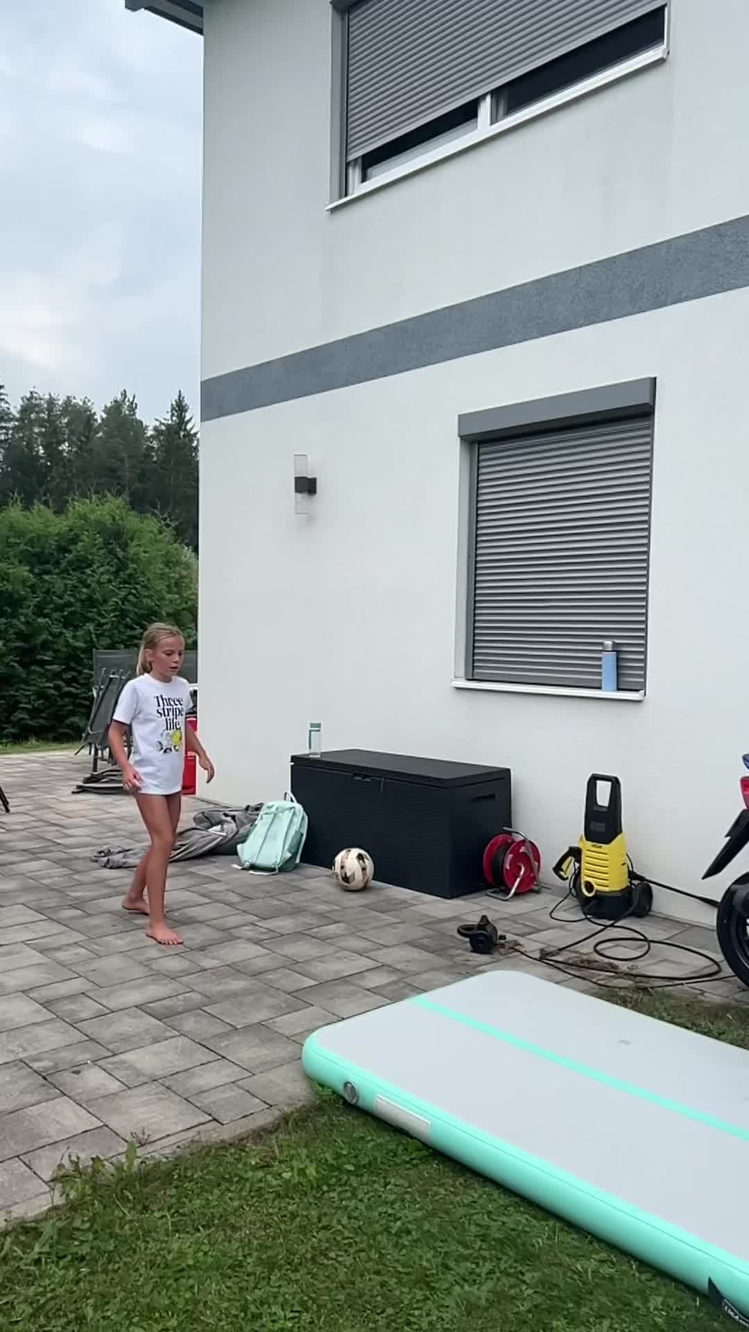 @emely.flips._