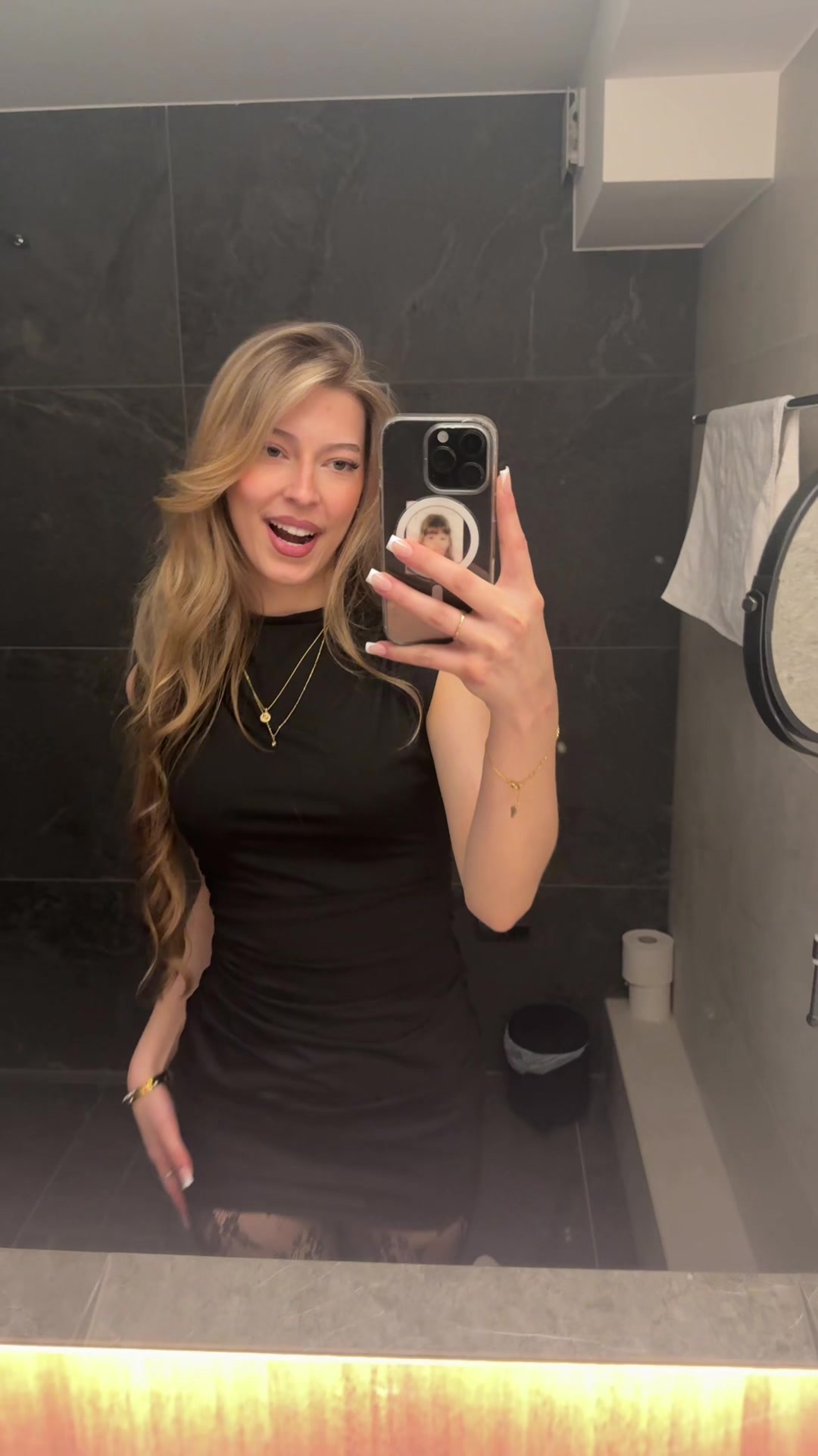 @florushe