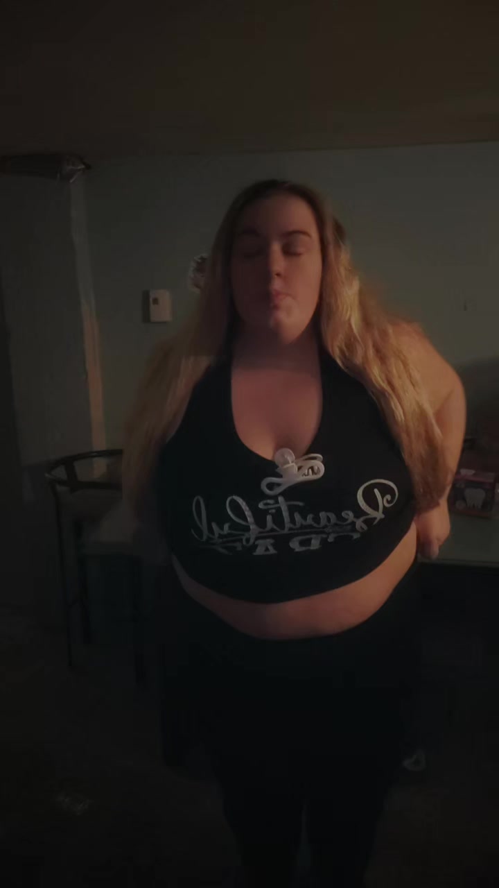 @CurvyQueenbaby