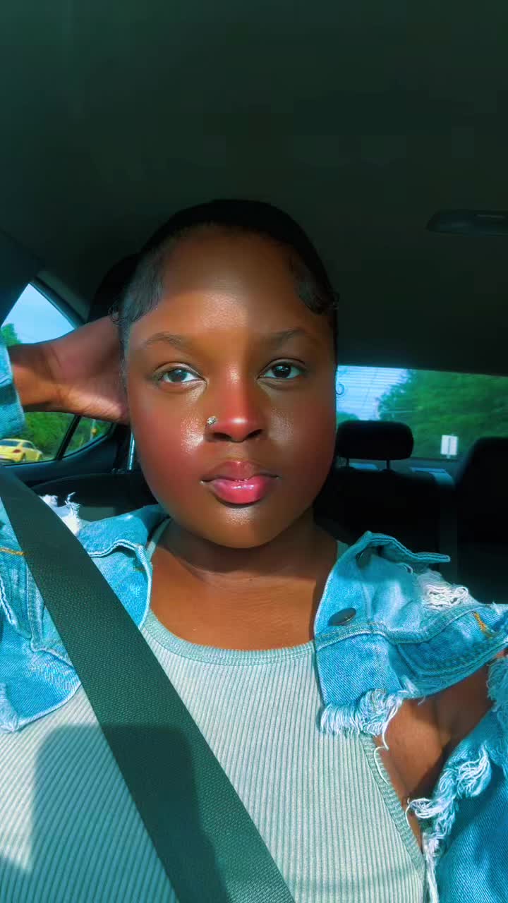 @azianyree