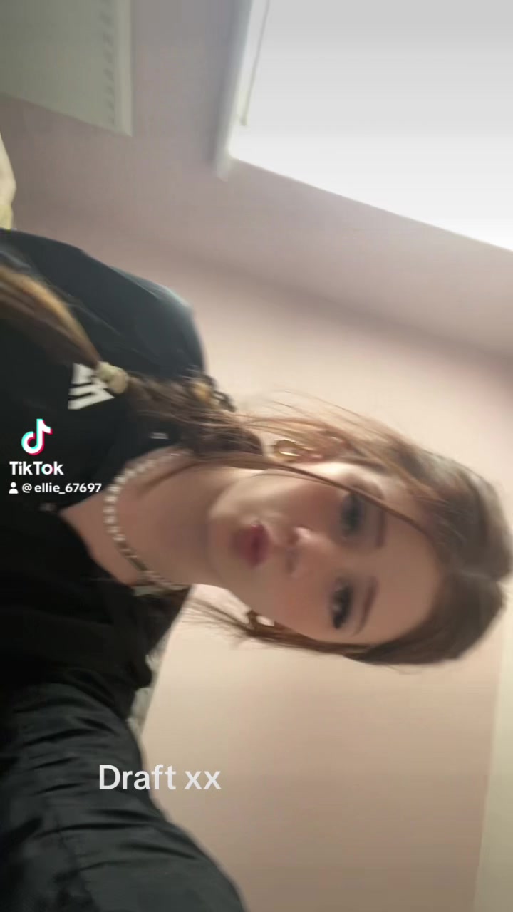 @Ellie.xoxo🪭🪩🎠