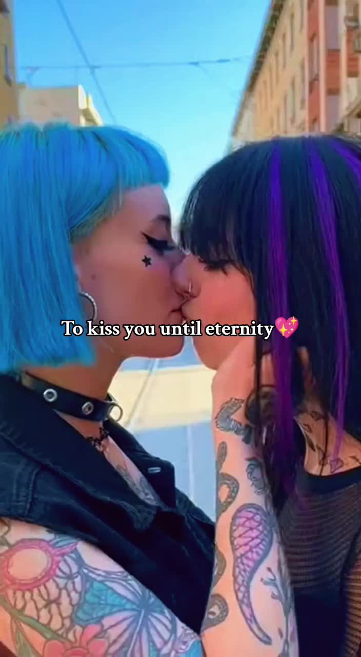 @Goth Girl🦇🖤
