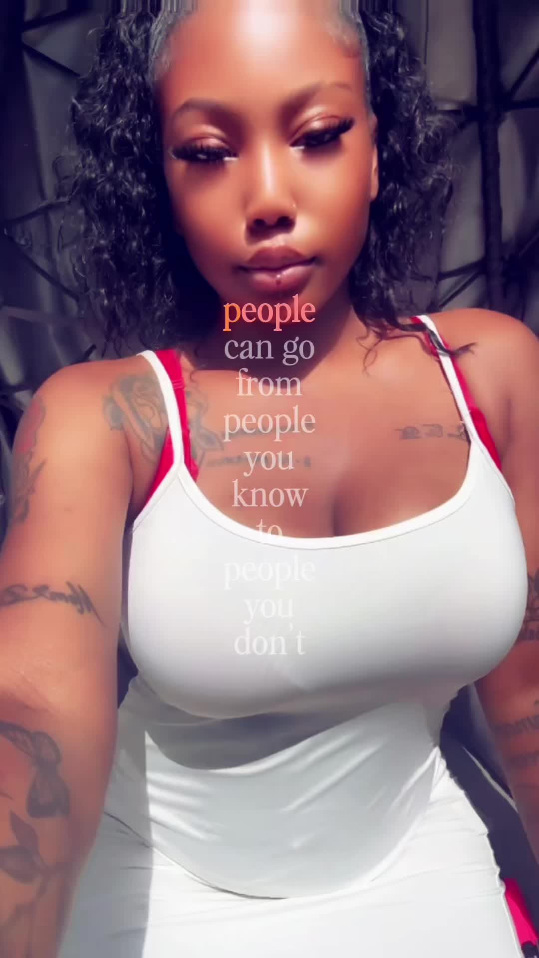 @Rhi🦋