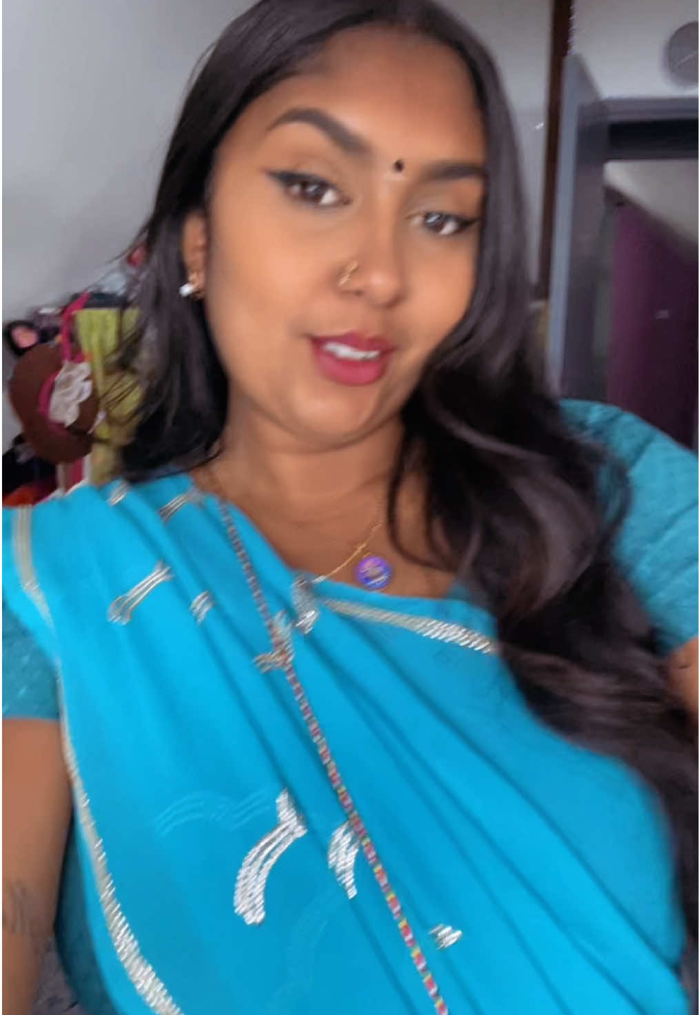 @𝐁𝐨𝐥𝐥𝐲𝐰𝐨𝐨𝐝𝐢𝐞𝐧𝐧𝐞 ✨