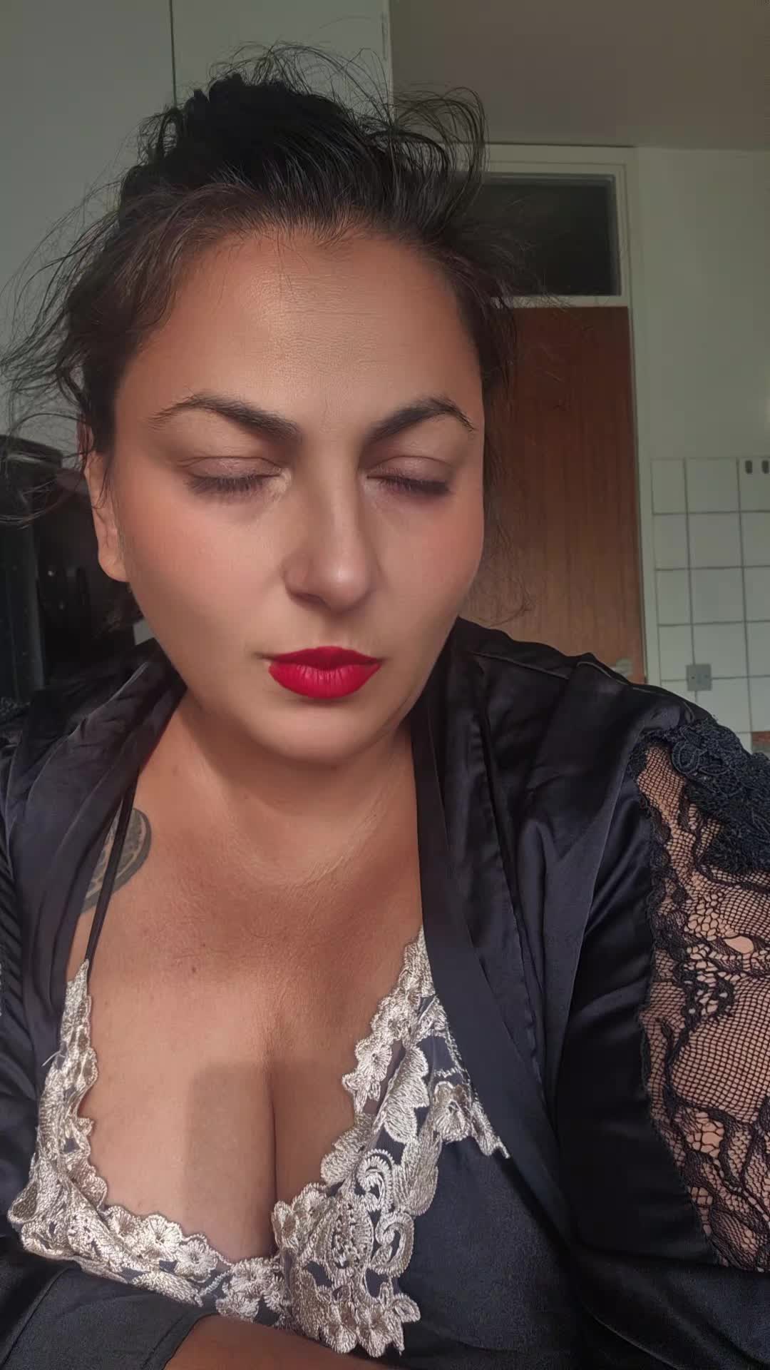 @CarmenAdelinne