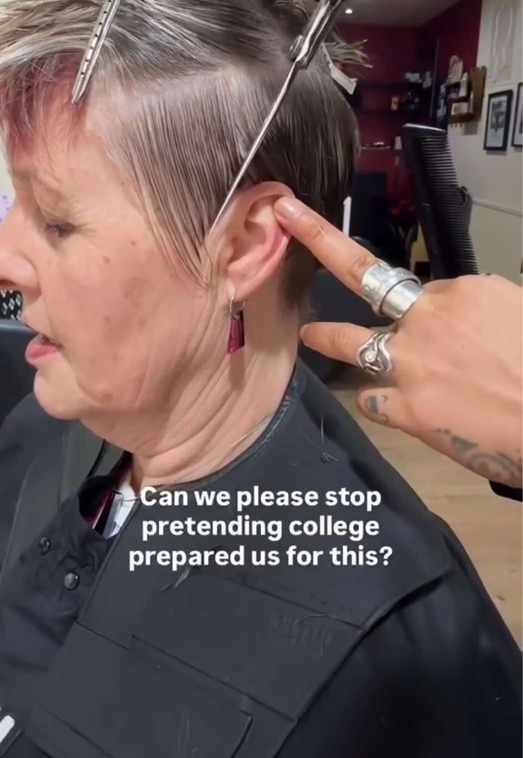 @Short Hair Cutting Specialist