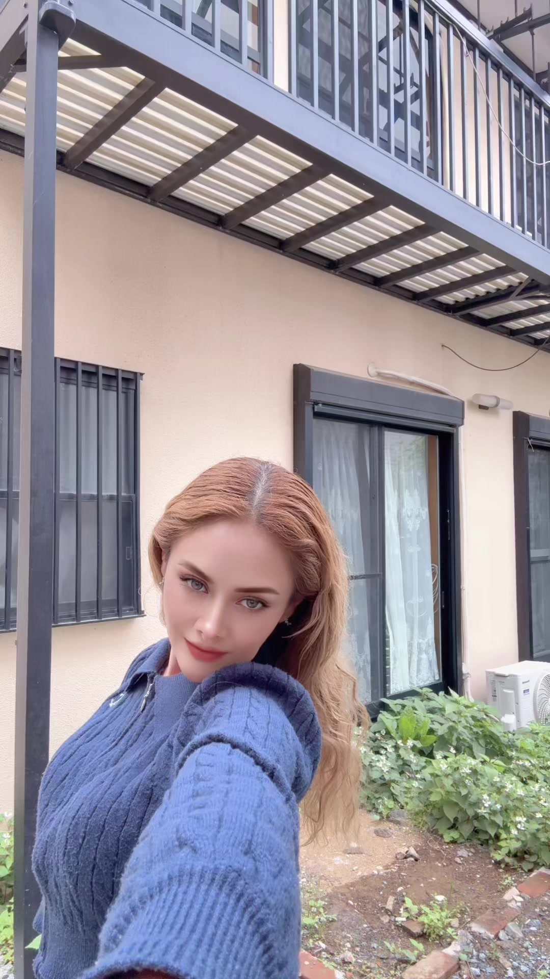 @Rosalía de la Madrid