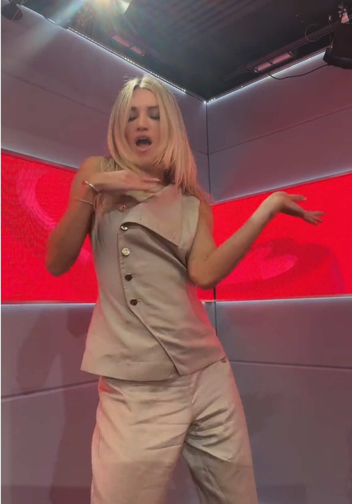 @Ashley Roberts