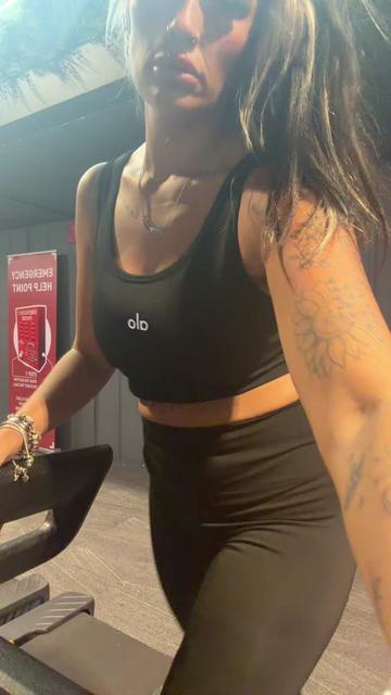 @Shannonpaige🍒🧿