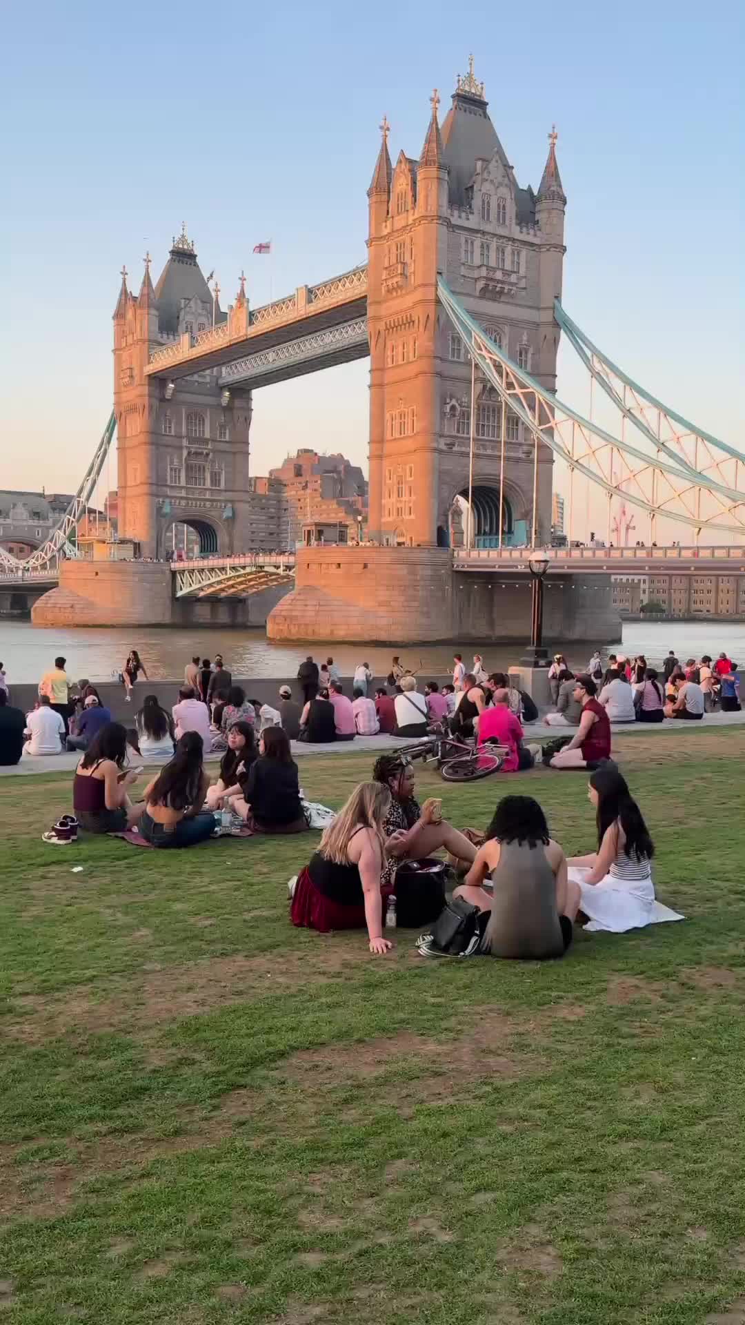 @𝓓𝓪𝓷𝓲𝓪𝓵 𝓚𝓱𝓪𝓷 𝕌𝕂🇬🇧
