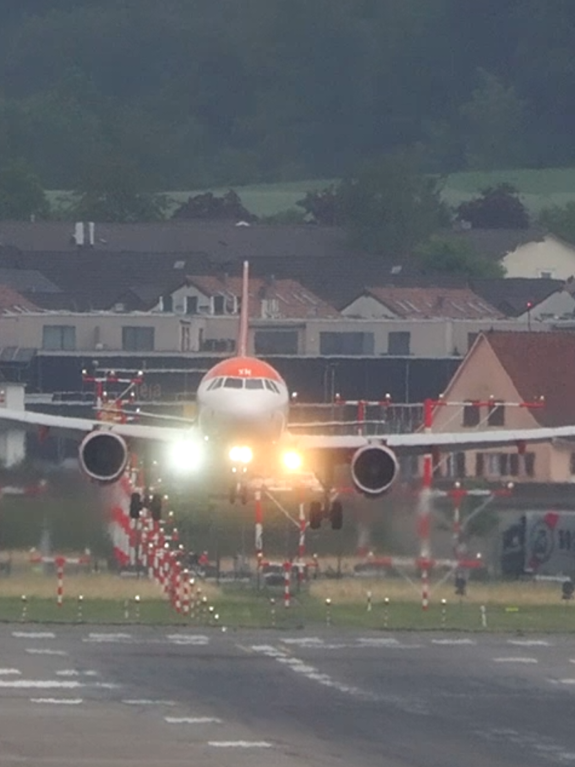 @RWY28