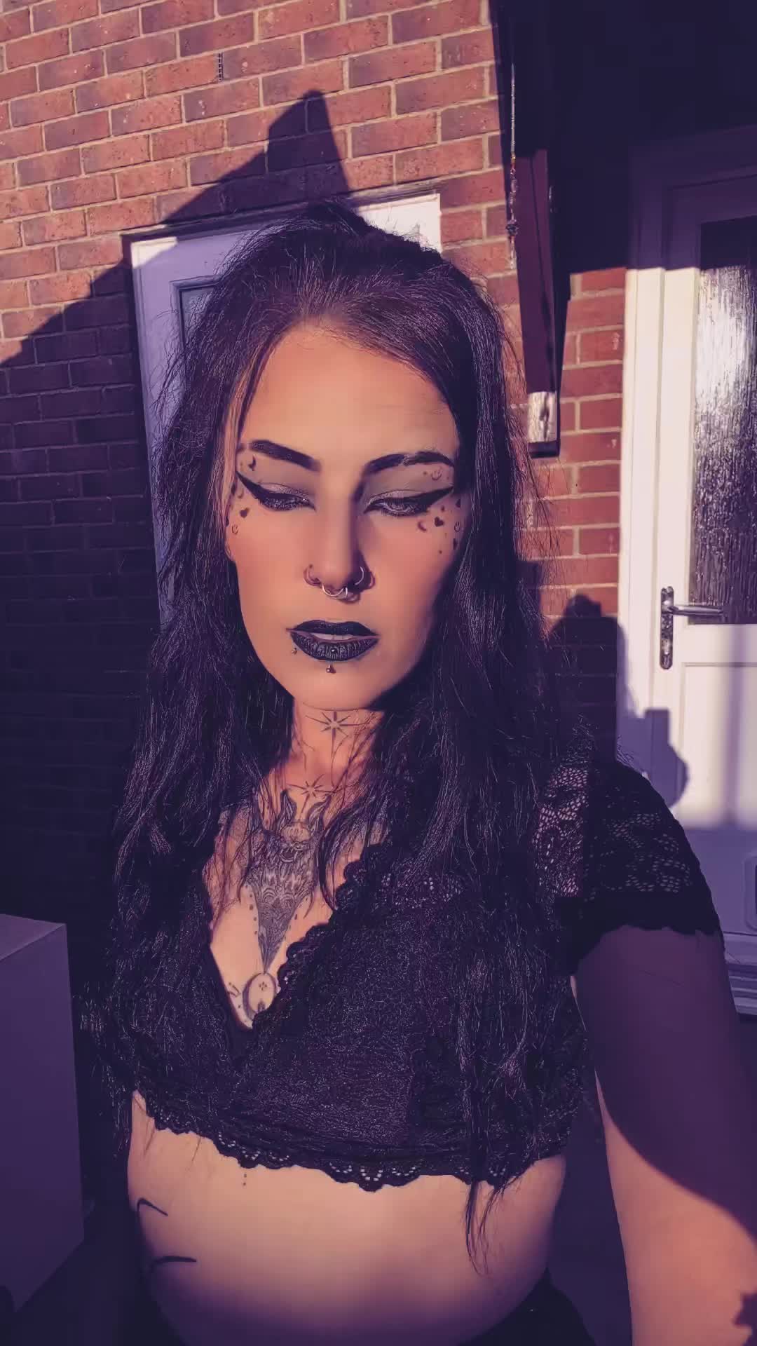 @Bee 🦇🖤