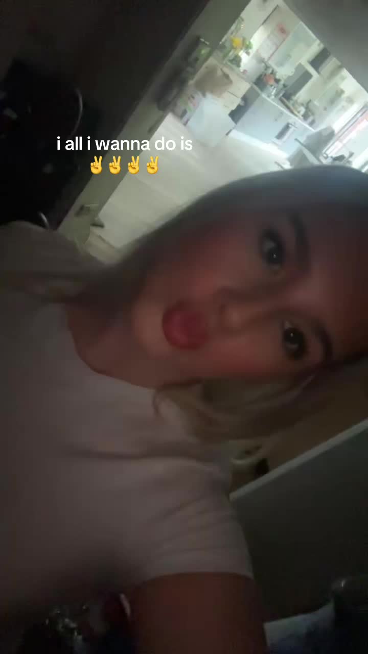 @𝓁𝑜𝓁𝒶🦄🎀⚓️