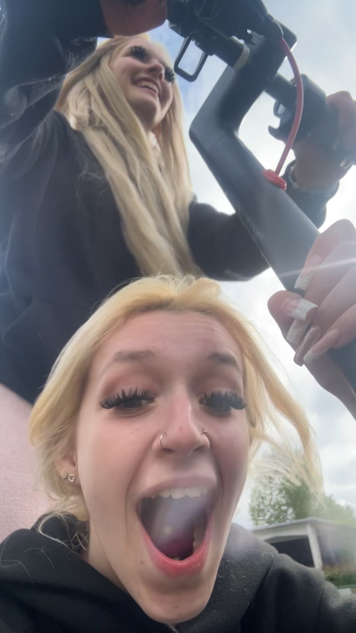 @….