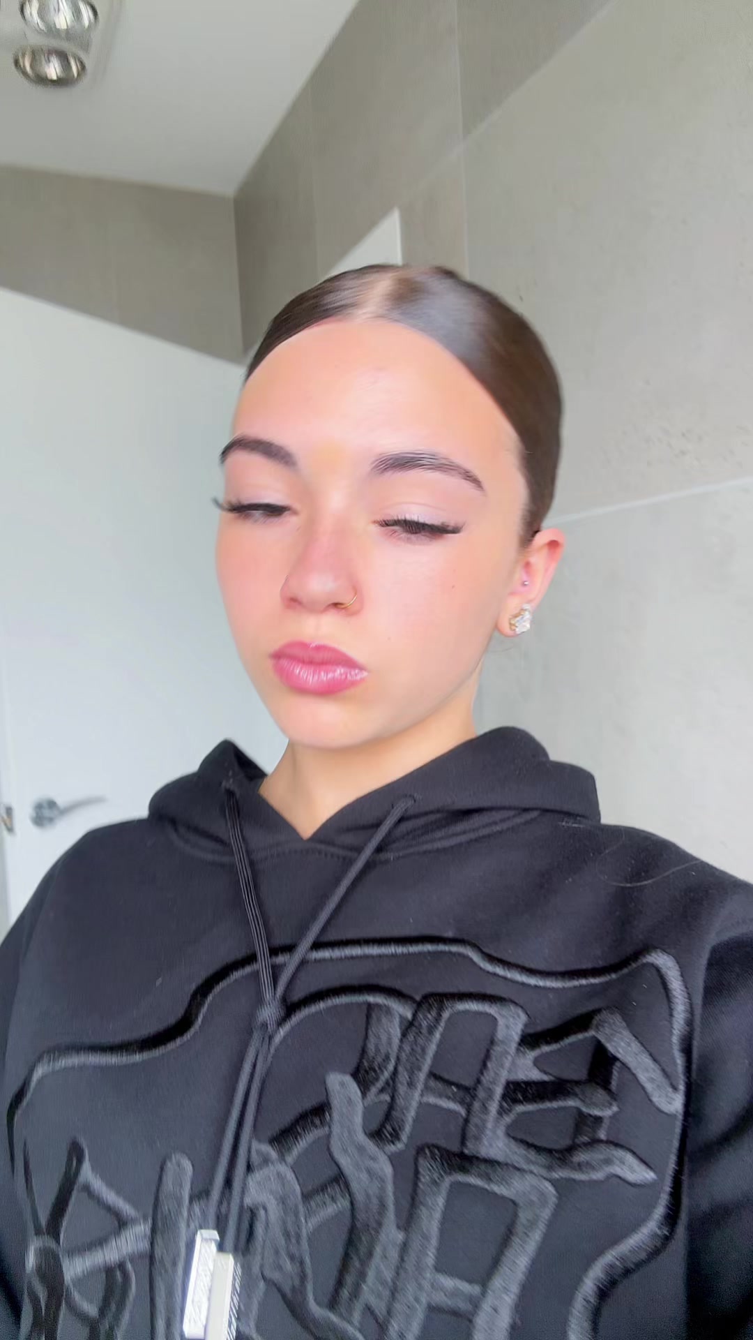 @️