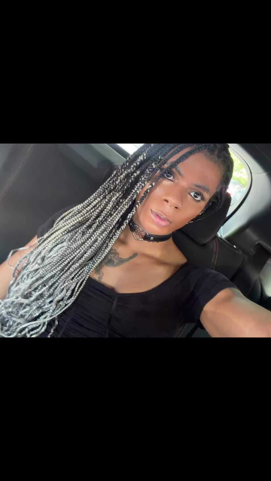 @Davora Demure