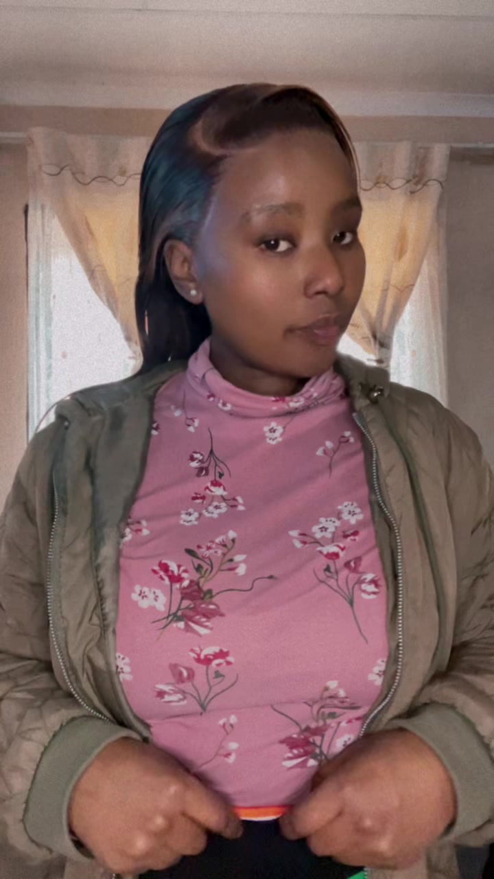 @Nomhlekhabo06