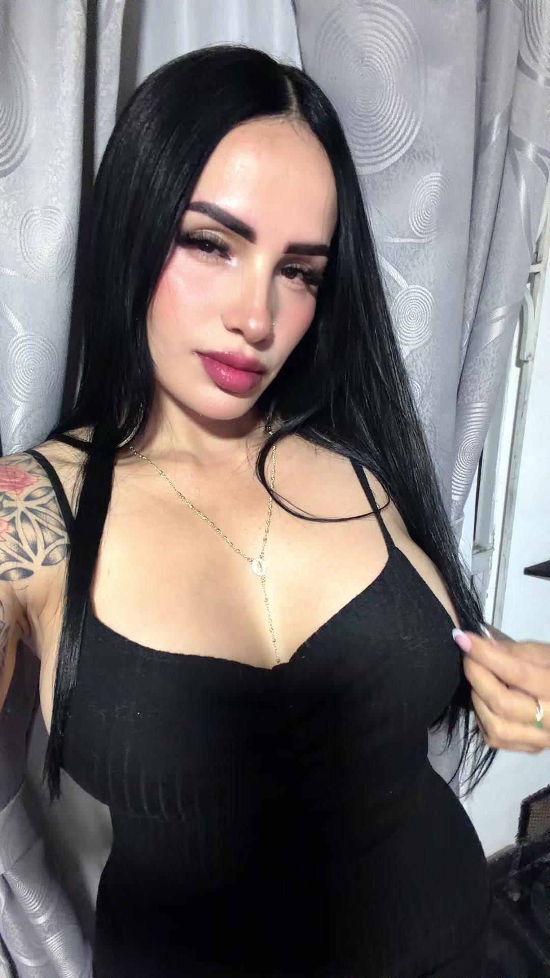 @Alexandra Santafe 👑te sigue