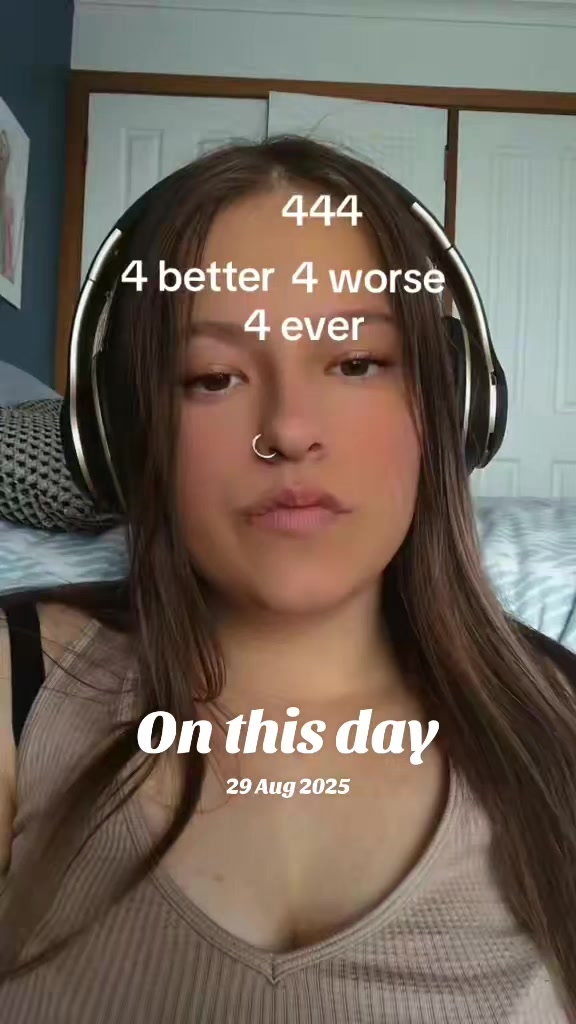 @Vyholdengirl07
