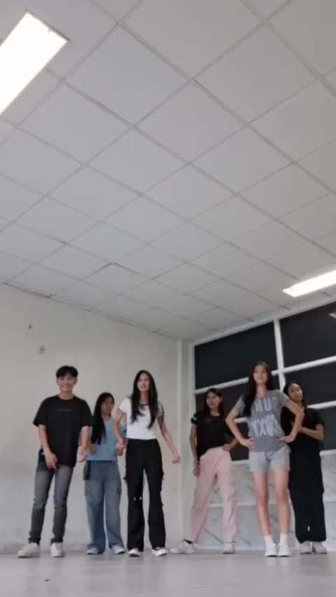 @𝐜𝐞𝐥𝐢𝐧𝐞.