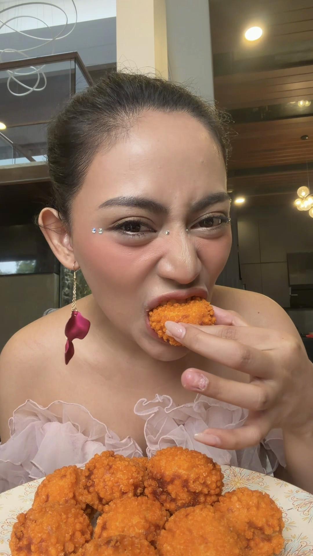 @Rachel vennya