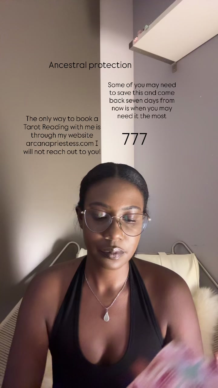 @Arcana Priestess Tarot Reader