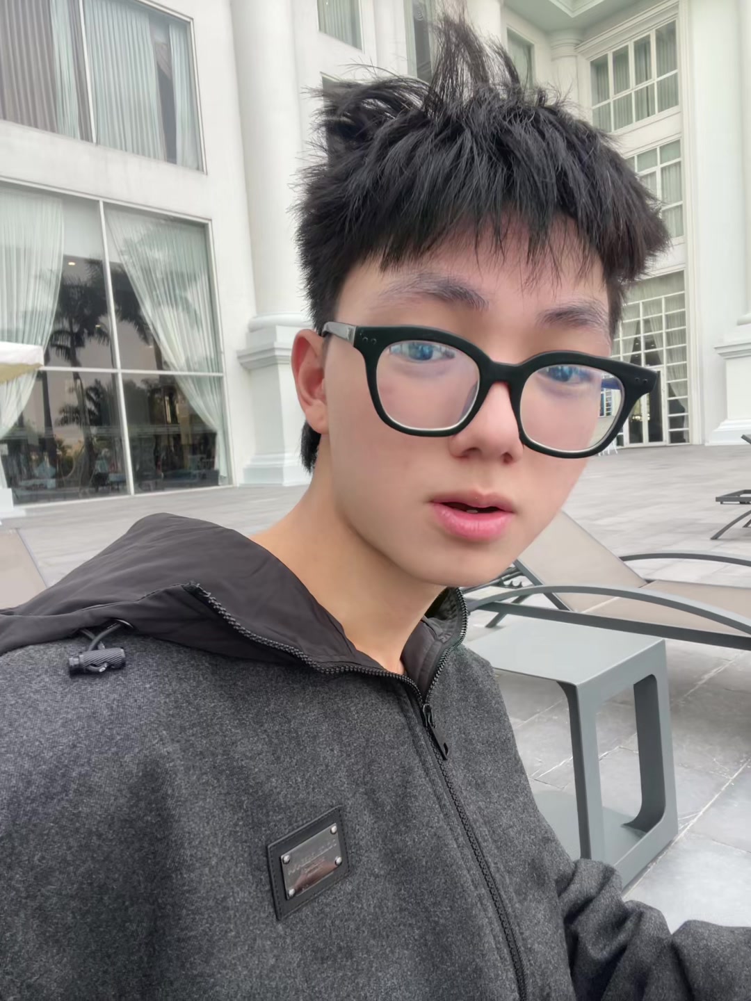 @ho&agrave;ng tử đơn c&ocirc;i