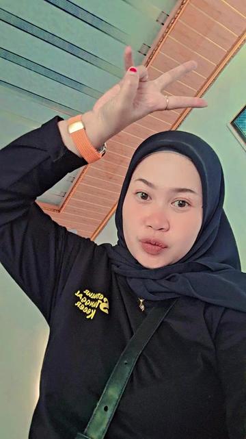 @𝒟𝑒𝓌𝓌𝓌🐝