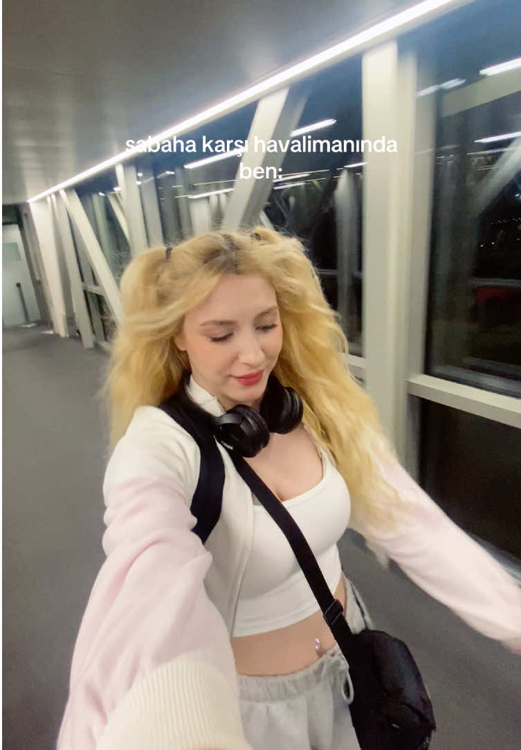 @౨ৎ𝓂𝑒𝓁𝒾𝓈 𝑜𝓃𝒾𝓏♡